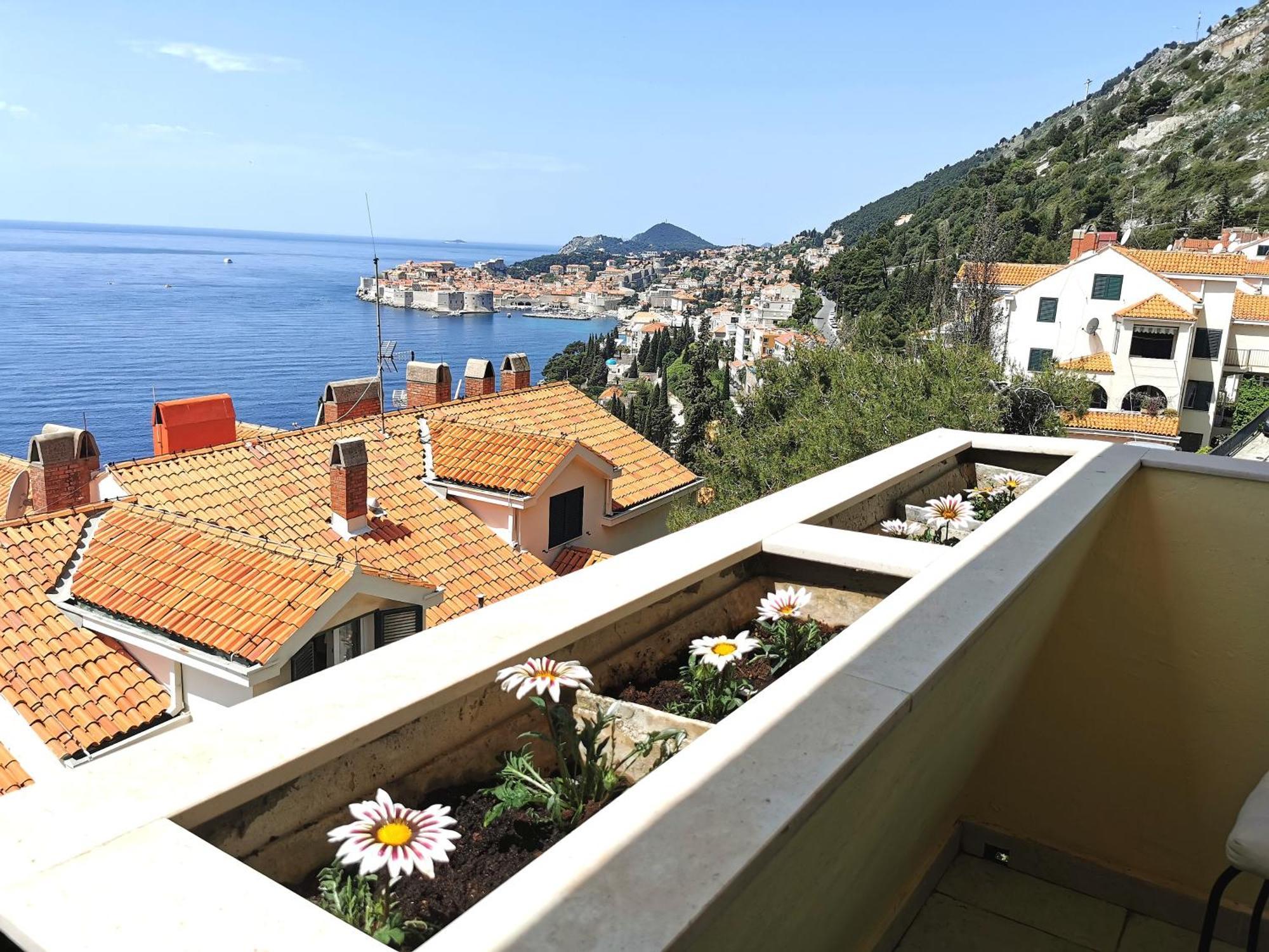 Apartment Zlatni Potok - Best View Of The Old Town Dubrovnik Exterior photo
